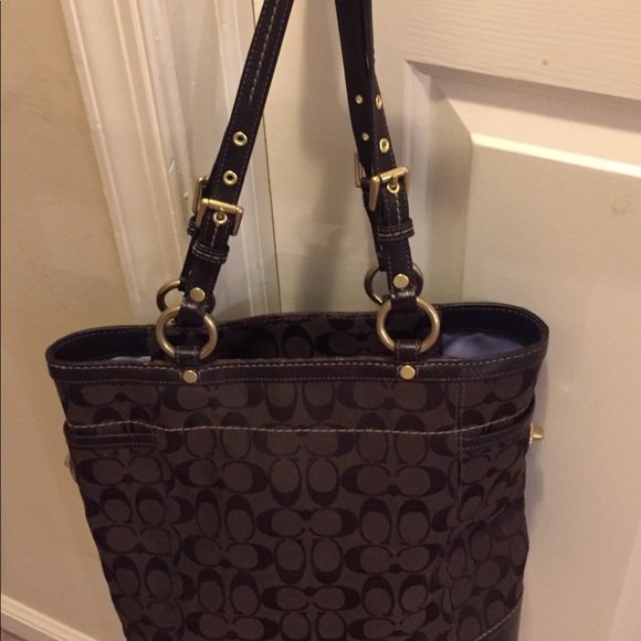 Chocolate brown Coach bag with dust cover - Picture 2 of 8